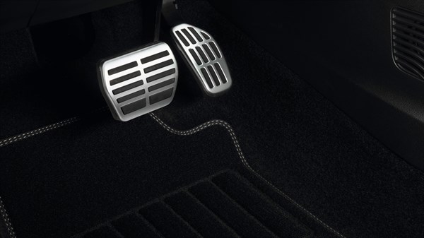 premium taxtile floor mats and sport pedal unit - accessories Renault Arkana SUV